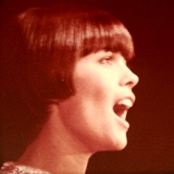 Scopitone de Mireille Mathieu "Je garde l'Accent"