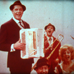 Scopitone d'André Verchuren "Le petit Chapeau Tyrolien"