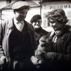 Caroline dans ses Meubles