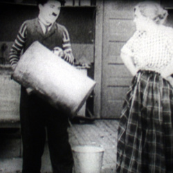 Charlot dans Complications
