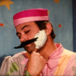 Pinkie Pou "La Mousse magique"