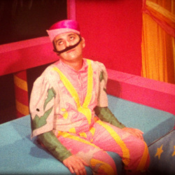 Pinkie Pou "Le Lit magique"