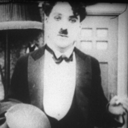 Charlot rentre tard