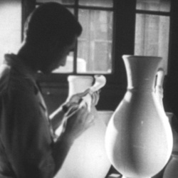 Les Arts de la Terre "Poteries et Faïences"