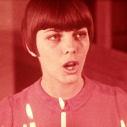Scopitone de Mireille Mathieu "Qu'elle est Belle"