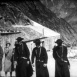 En Autocar postal à travers les Alpes Suisses
