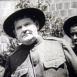 Laurel et Hardy à la Caserne