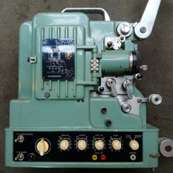 Lot de 2 Projecteurs : Buisse et Bottazzi type 8 & Path&eacute; Cinelabor